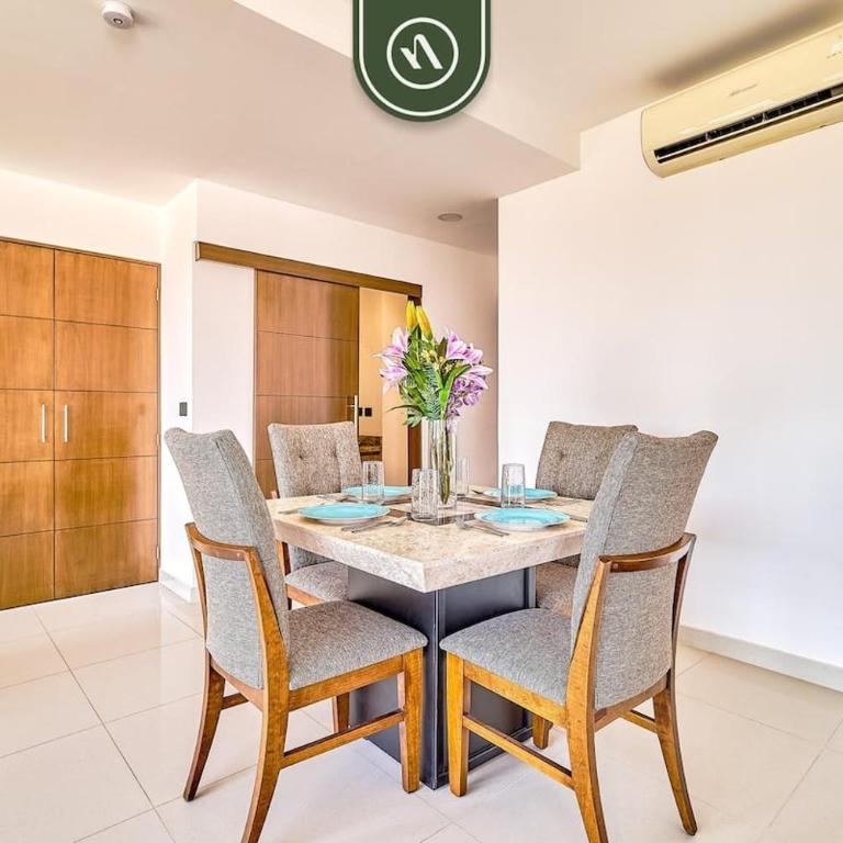 Equipped 1BR Condo with Private Balcony - Pool - Casa - 8