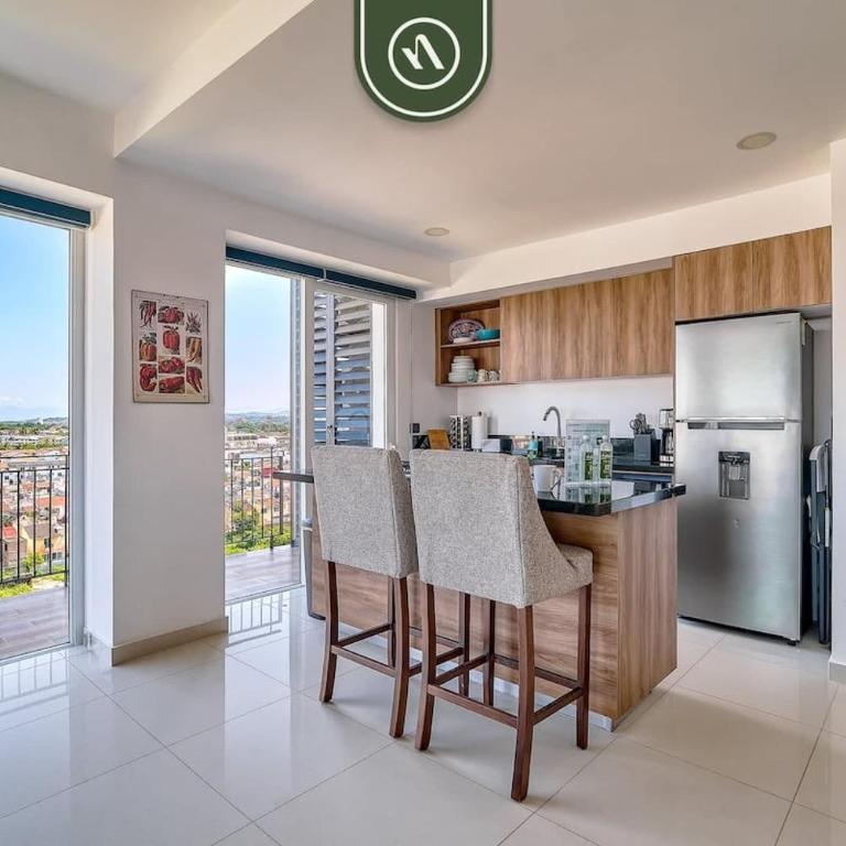 Equipped 1BR Condo with Private Balcony - Pool - Casa - 10