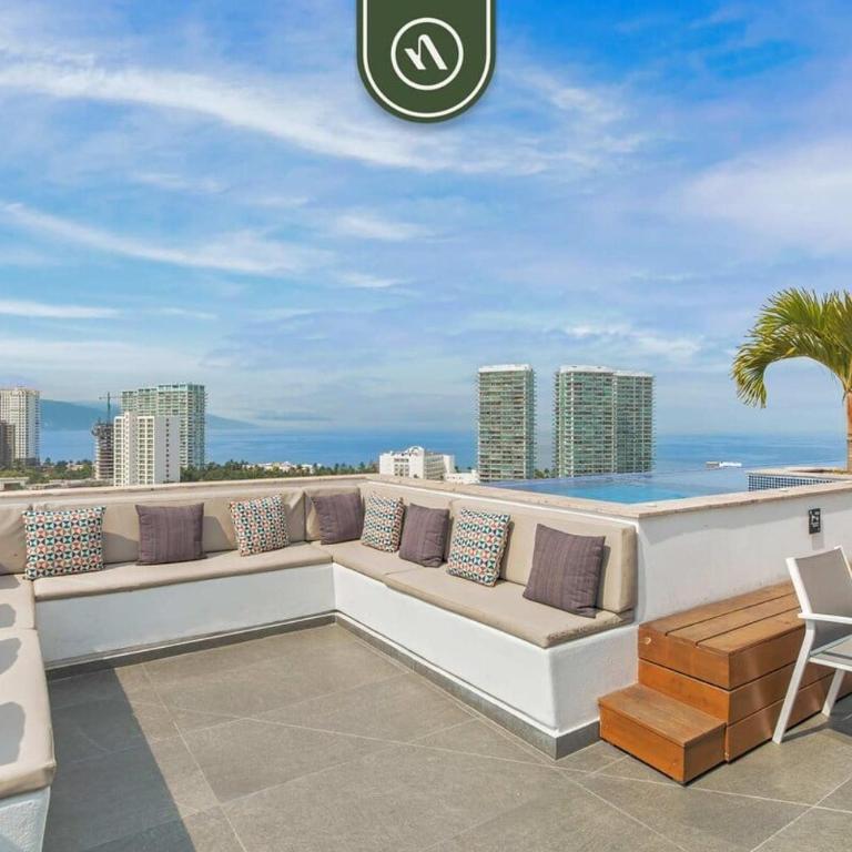 Equipped 1BR Condo with Private Balcony - Pool - Casa - 44