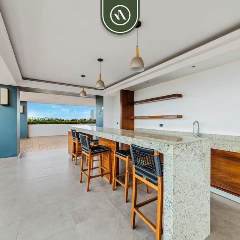 Equipped 1BR Condo with Private Balcony - Pool - Casa - 34