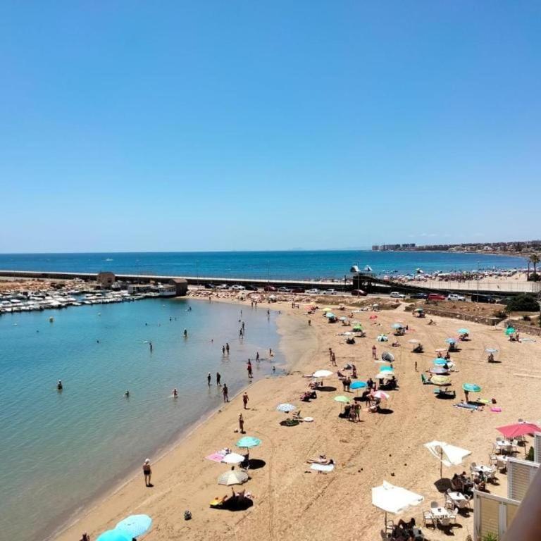 Sunny Apartament with Pool & Beach - Three-Bedroom Apartment Suite - 12