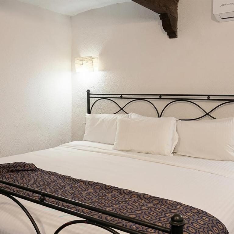 Best Western Hotel San Pedro Puebla - Two-Floor Junior Suite with One King Bed and One Single Bed - Street View/Non-Smoking - 1