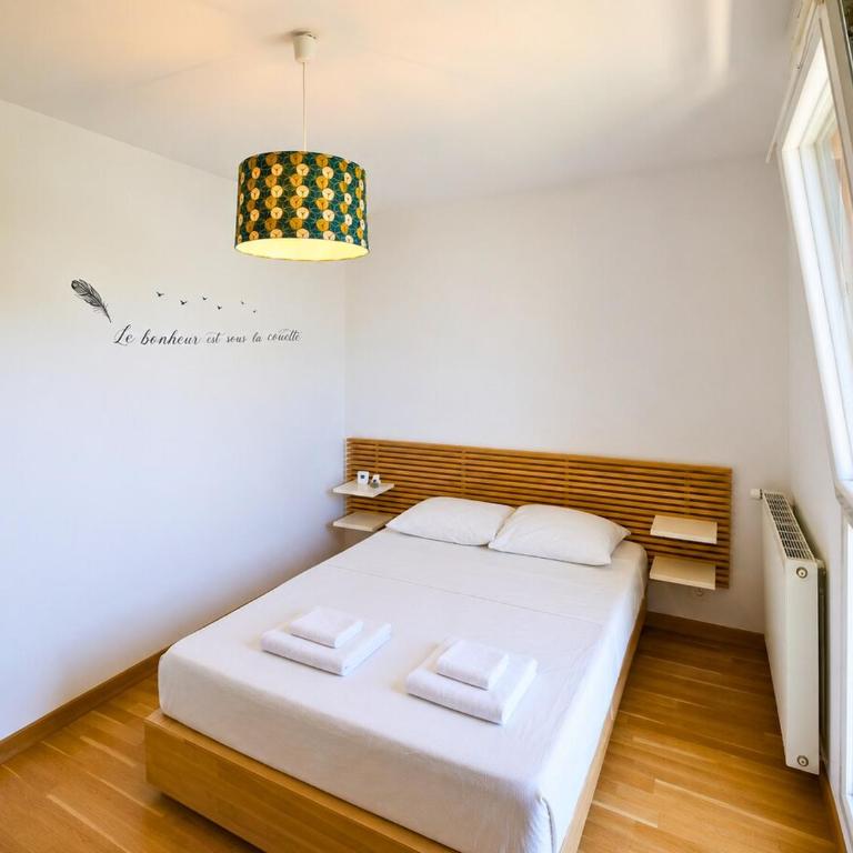 Maison T4, Jardin 200 m2, Terrasse, Parking, Vélos - Maison 3 Chambres - 12
