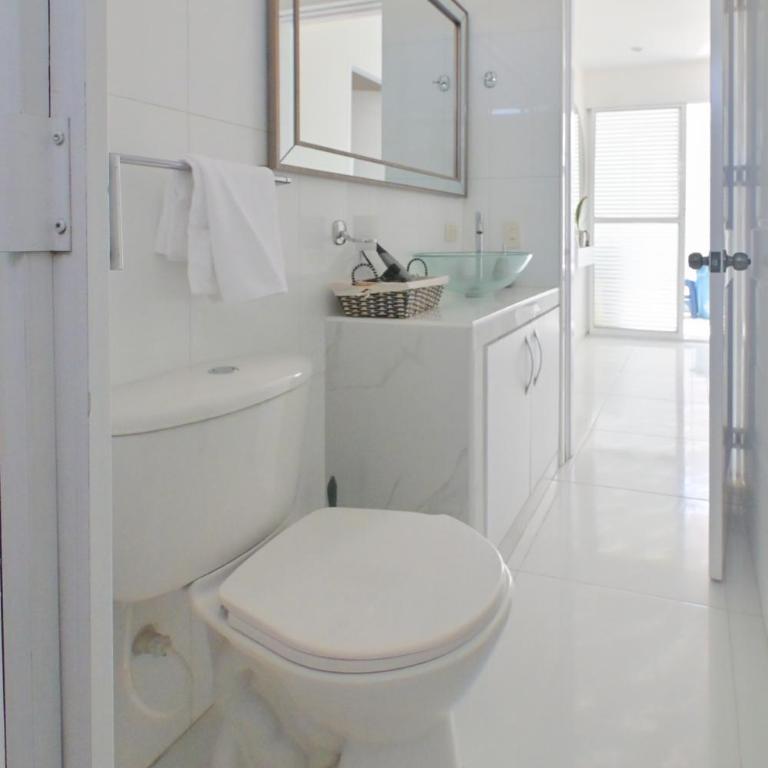 Modern Apartment, 5 Min airport, 10 Min Old Town - Three-Bedroom Apartment - 7