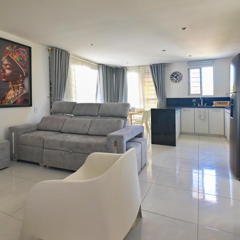 Modern Apartment, 5 Min airport, 10 Min Old Town - Three-Bedroom Apartment - 2