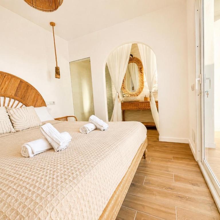 Chakra House Fuerteventura - Private Rooms in a Shared Boutique Guesthouse - Deluxe Double Room - 16