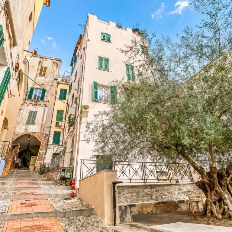 Casa di Lilo Sanremo Historic Center Apartment | Sleeps 4 | A/C - Happy Rentals - Apartment - Ground Floor - 3
