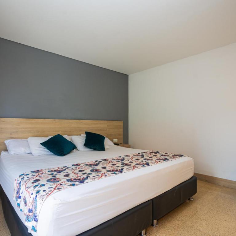 Hotel Poma Rosa Boutique Laureles - Junior Suite with Balcony - 3