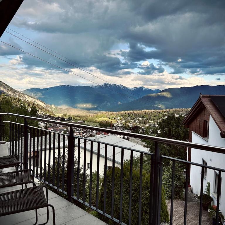 Chalet Runcs - Sun and a Panoramic View, Ski-in Ski-out - Apartment mit 3 Schlafzimmern und Balkon - 7