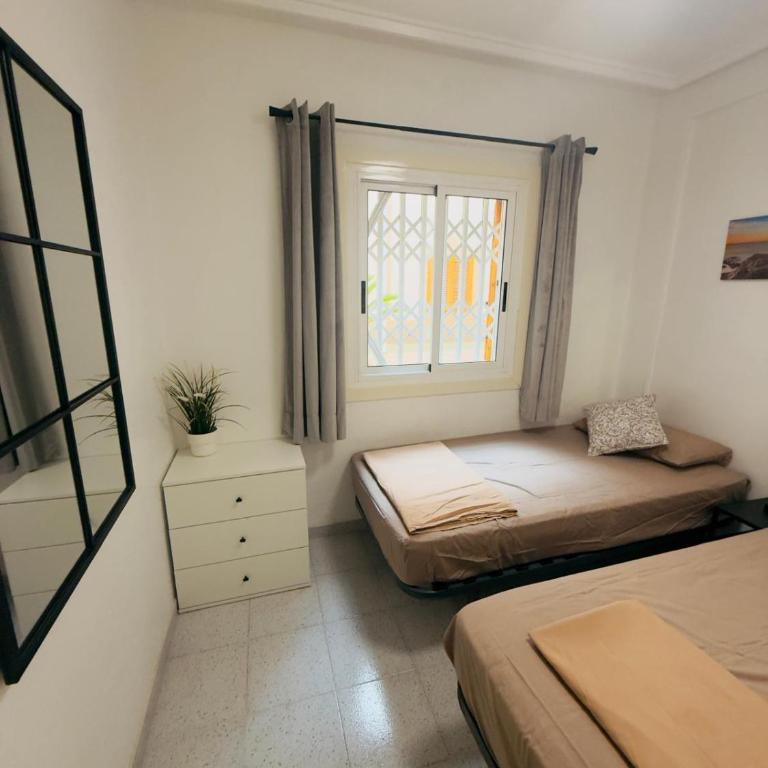 Sunny Apartament with Pool & Beach - Three-Bedroom Apartment Suite - 5