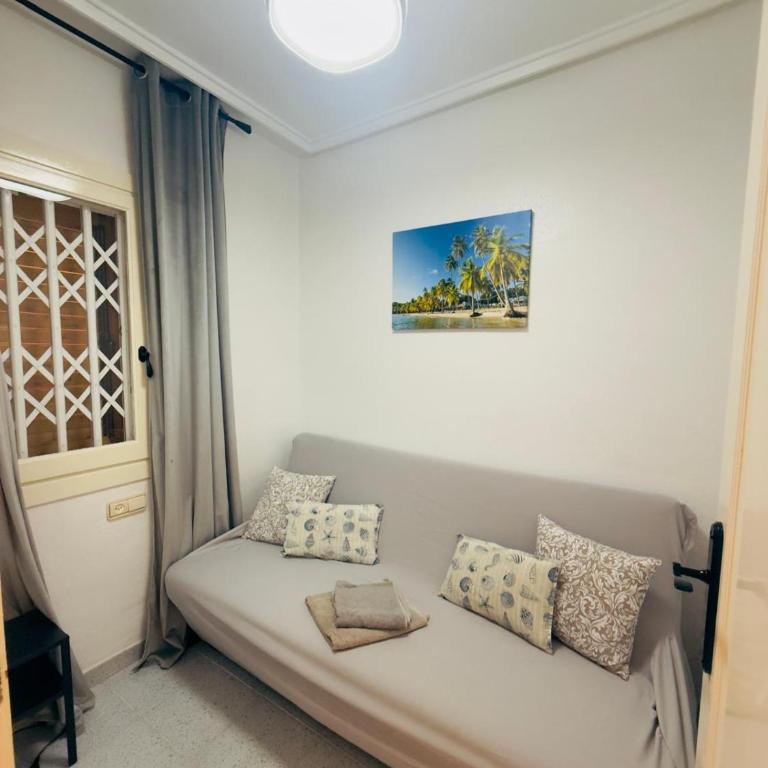 Sunny Apartament with Pool & Beach - Three-Bedroom Apartment Suite - 6