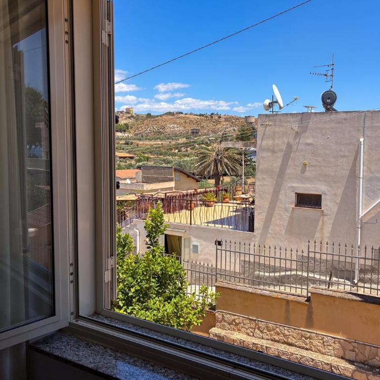 Coastal Villa Retreat Steps from Scala Dei Turchi - Villa - 33