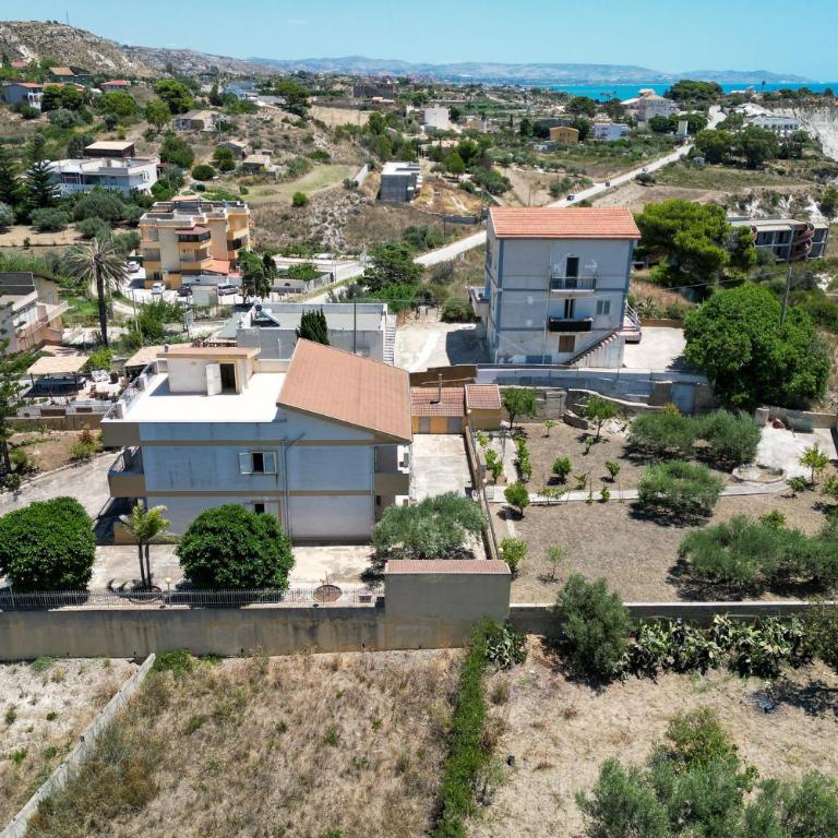 Coastal Villa Retreat Steps from Scala Dei Turchi - Villa - 41