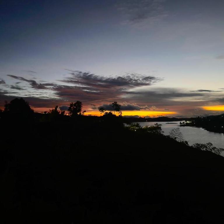 Cabaña Guatapé, WIFI, area de trabajo, muelle privado y acceso directo al lago - Casa de 4 dormitorios - 64