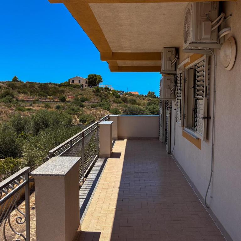 Coastal Villa Retreat Steps from Scala Dei Turchi - Villa - 83
