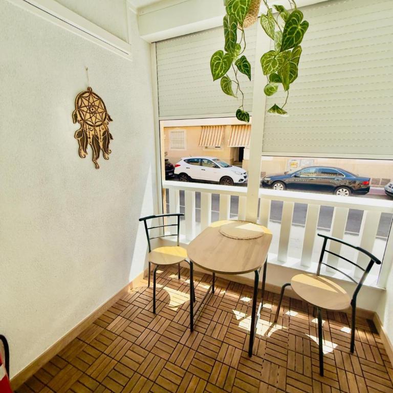 Sunny Apartament with Pool & Beach - Three-Bedroom Apartment Suite - 3