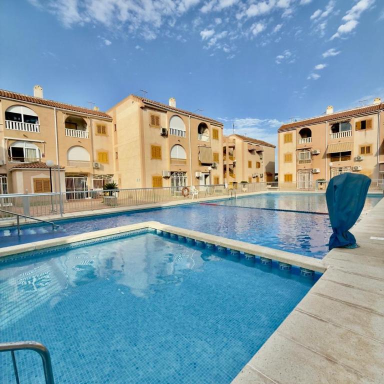 Sunny Apartament with Pool & Beach - Three-Bedroom Apartment Suite - 2