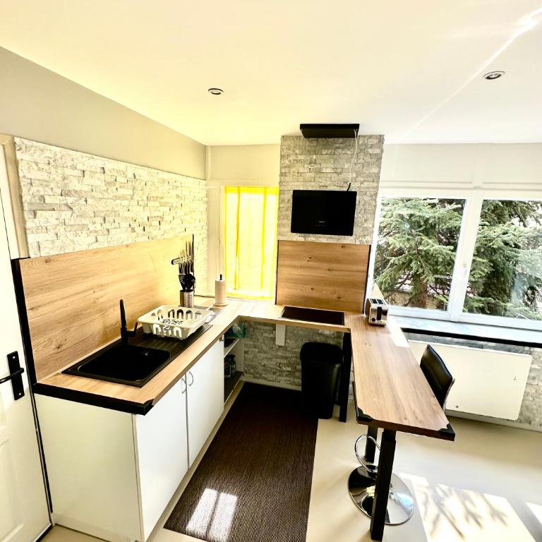Studio Rénové bien situé Stationnement Gratuit - Apartment mit 1 Schlafzimmer – Nichtraucher - 12