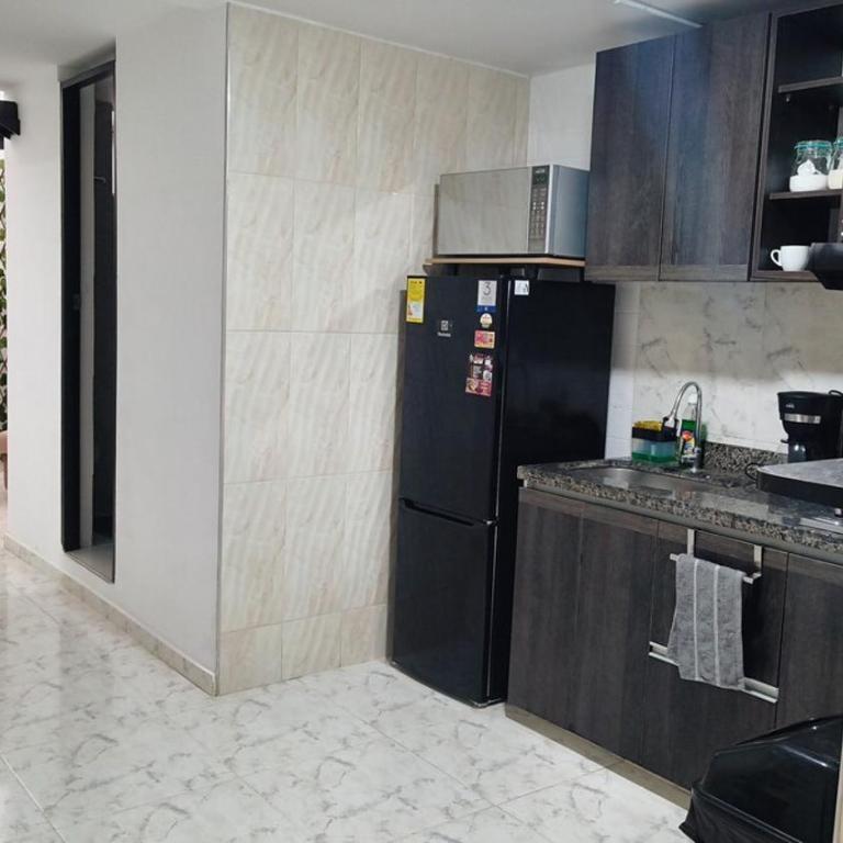 Apto Independiente cerca al aeropuerto 15 min - Two-Bedroom Apartment - 15