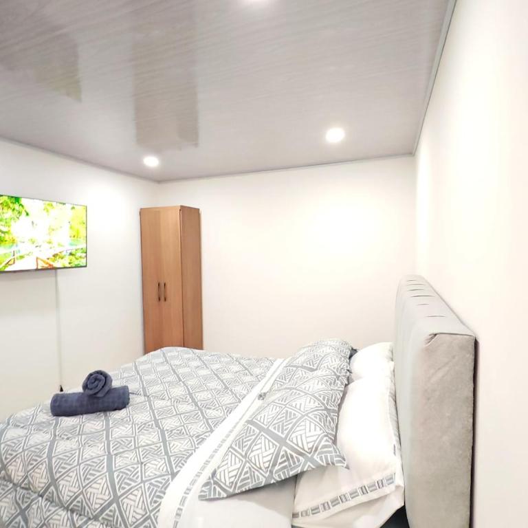 Apto Independiente cerca al aeropuerto 15 min - Two-Bedroom Apartment - 24