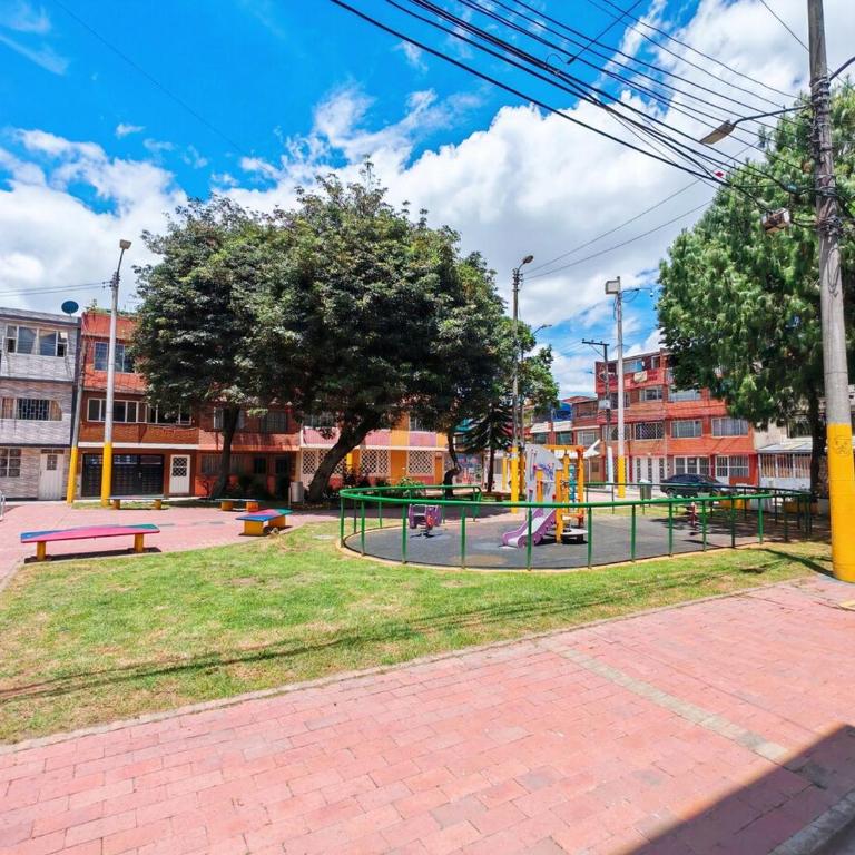 Apto Independiente cerca al aeropuerto 15 min - Two-Bedroom Apartment - 34