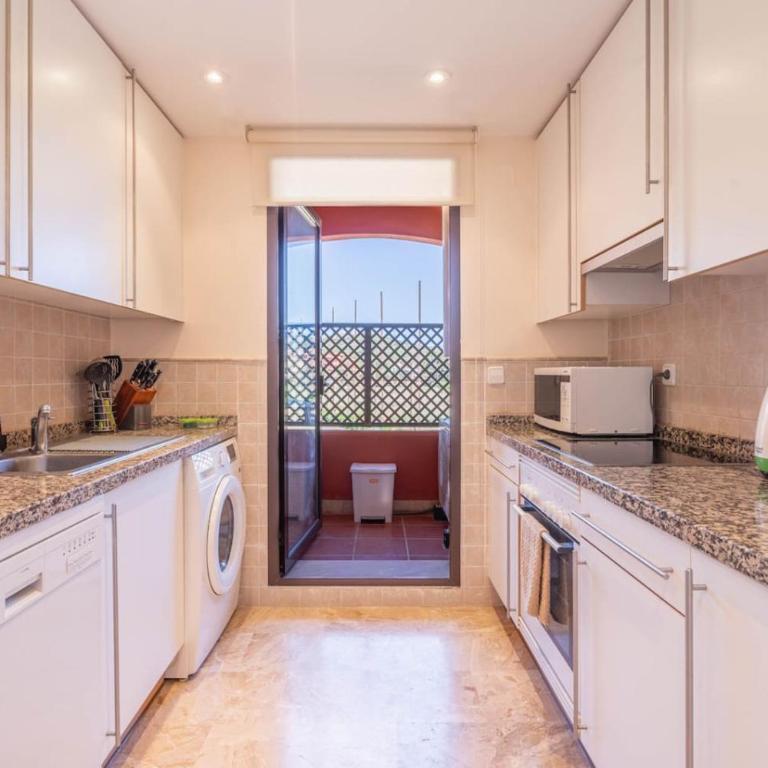 Stylish Duplex Apartment in Estepona, Spain - Sea Views, Pool & Coastal Living - Premium Apartment mit 3 Schlafzimmern und Balkon - 12