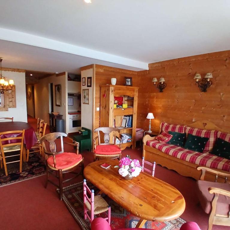 Appartement spacieux - 8 pers, cœur station - Three-Bedroom Apartment - 1