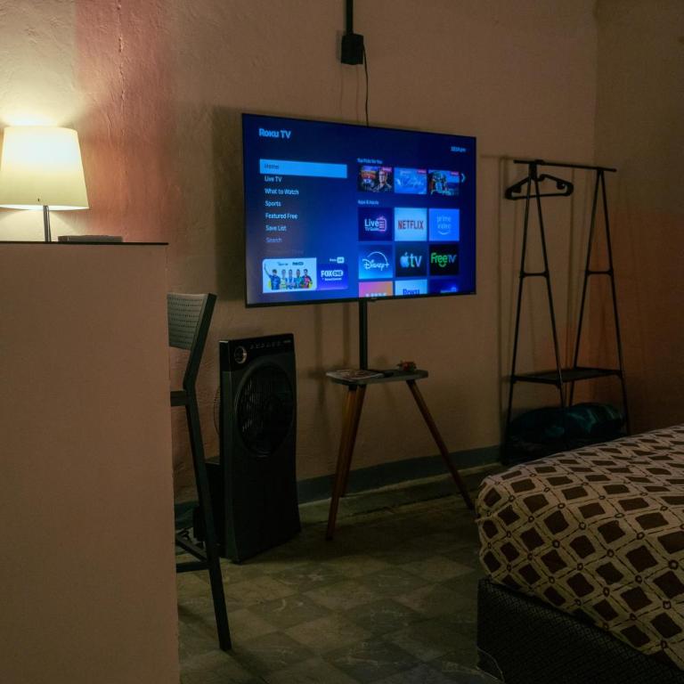 The Mercedes Room - One-Bedroom Apartment - 7