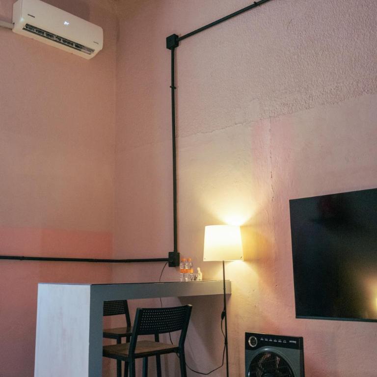 The Mercedes Room - One-Bedroom Apartment - 10
