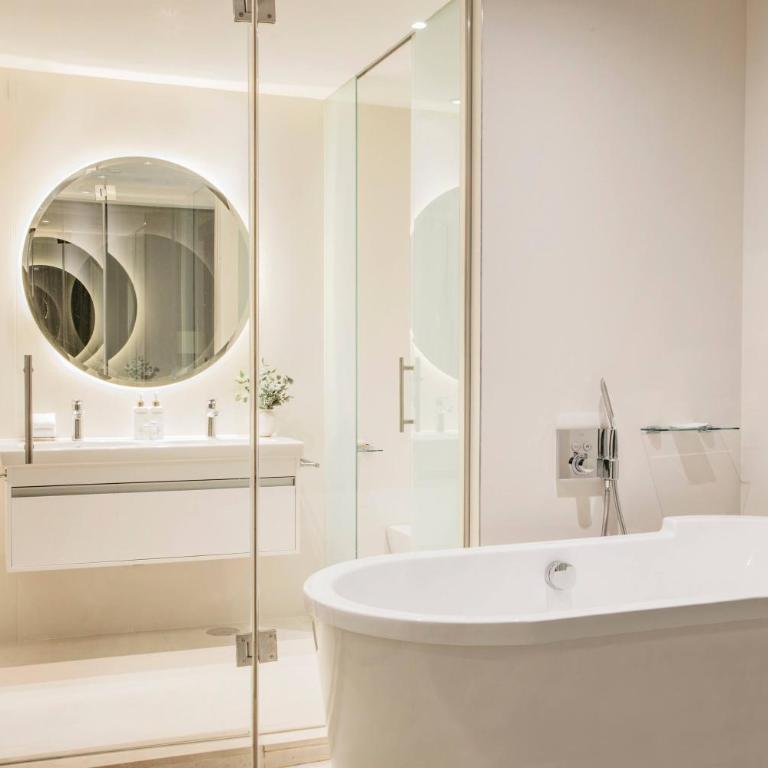 Palacio de los Duques, a Gran Meliá Hotel - The Leading Hotels of the World - Junior Suite Red Level - 1