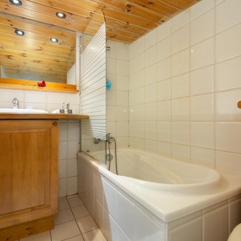 Le Cristal Lognan 8 Mountain View & Free WiFi - Happy Rentals - Apartment with Balcony - 10