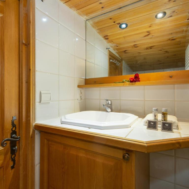 Le Cristal Lognan 8 Mountain View & Free WiFi - Happy Rentals - Apartment with Balcony - 14