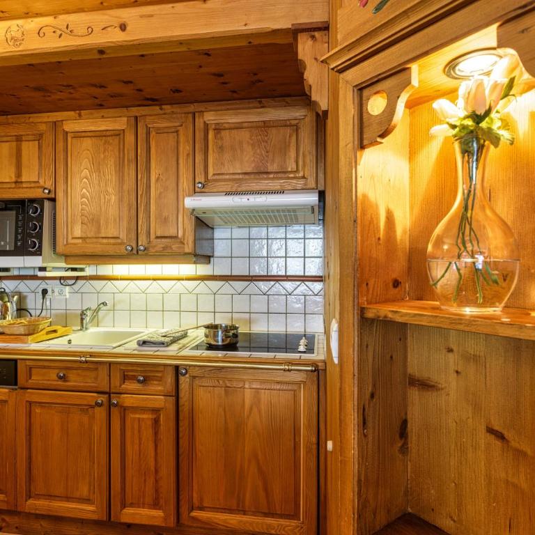 Le Cristal GM7 Mountain View, Pool, Private Sauna & Parking - Happy Rentals - Appartement avec Balcon - 6