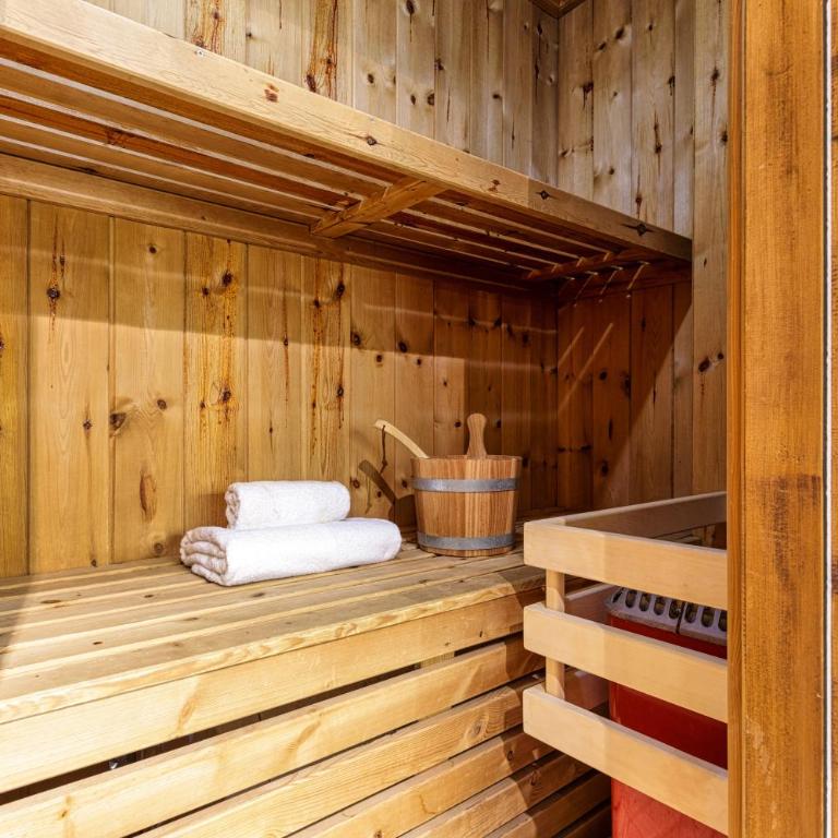 Le Cristal GM7 Mountain View, Pool, Private Sauna & Parking - Happy Rentals - Appartement avec Balcon - 9