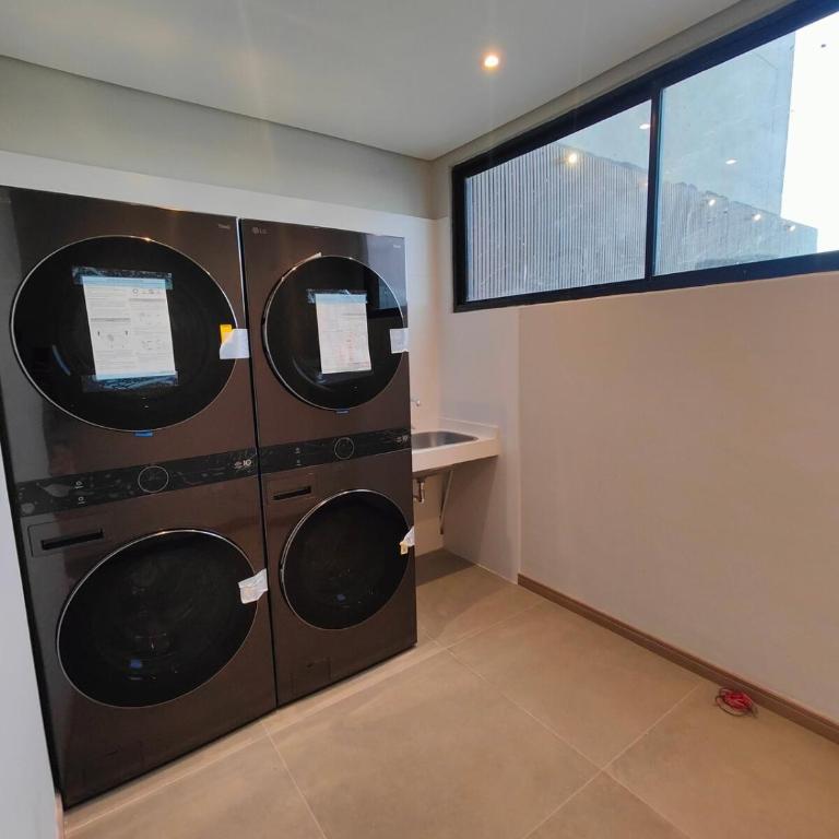 Modern Studio with King Bed and WiFi - One-Bedroom Apartment - 3