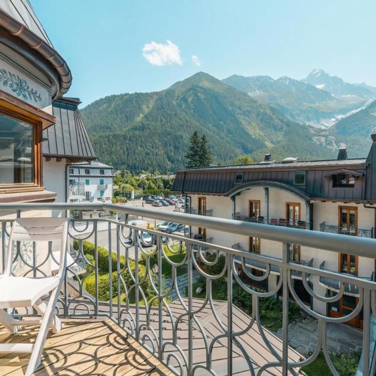 Le Cristal MB13 Mountain View, Pool, Parking & Free WiFi - Happy Rentals - Deluxe Apartment - 13