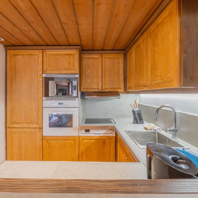Le Cristal MB13 Mountain View, Pool, Parking & Free WiFi - Happy Rentals - Deluxe Apartment - 22