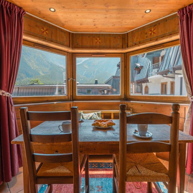 Le Cristal MB13 Mountain View, Pool, Parking & Free WiFi - Happy Rentals - Deluxe Apartment - 24