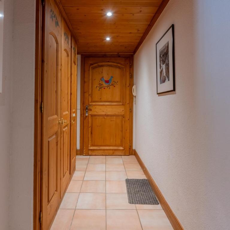 Le Cristal MB8 Mountain View, Pool, Parking & WiFi - Happy Rentals - Apartment with Balcony - 24