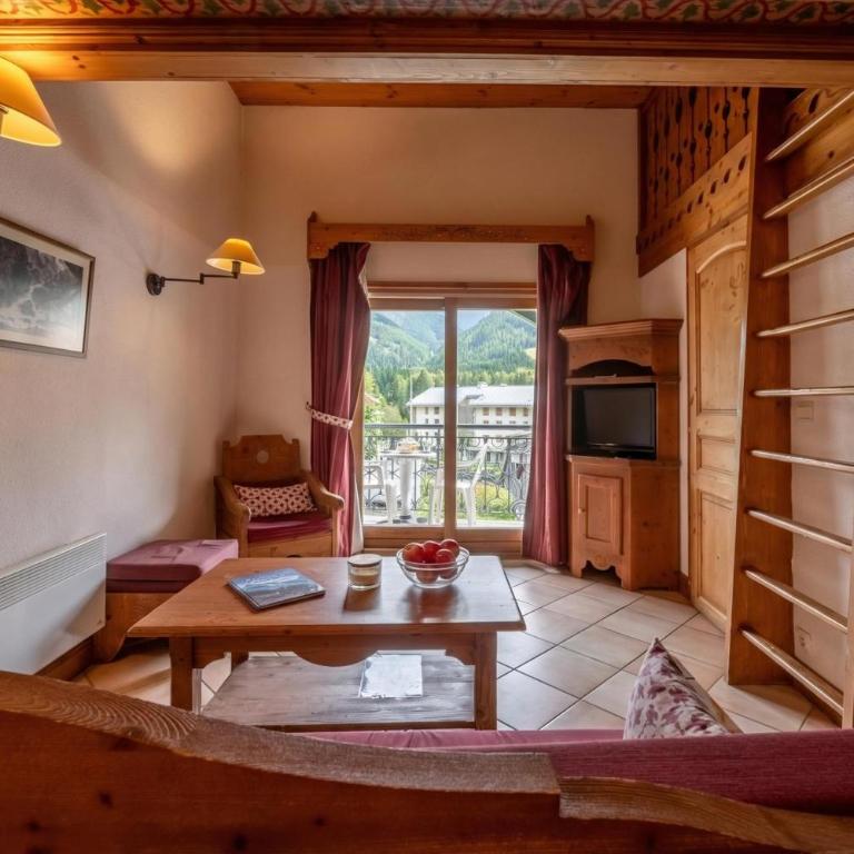 Le Cristal GM20 Mountain View, Pool, Private Sauna & Parking - Happy Rentals - Apartment with Balcony - 4