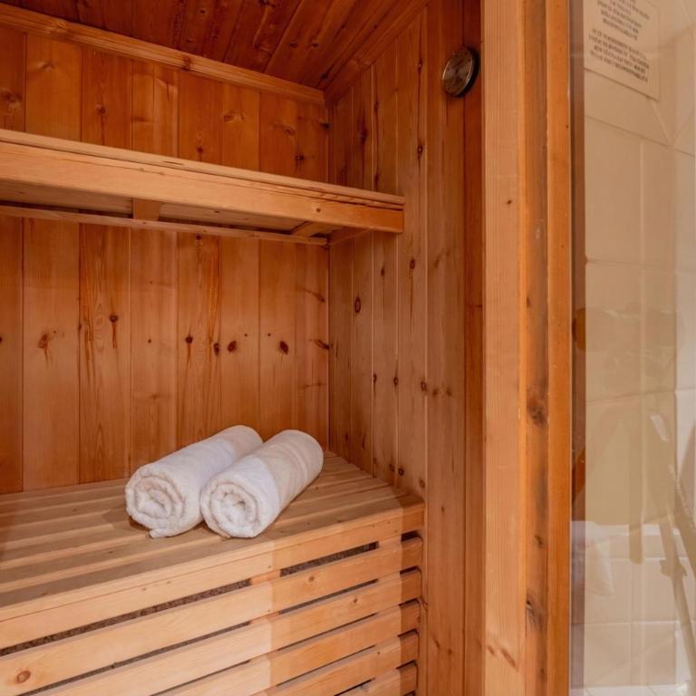 Le Cristal GM20 Mountain View, Pool, Private Sauna & Parking - Happy Rentals - Apartment with Balcony - 8