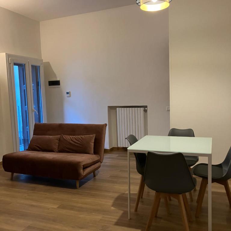 HOLIDAY HOME MONZA Centro - Appartamento con 1 Camera da Letto - 1