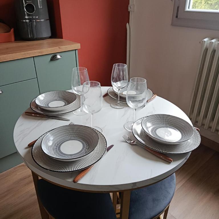 Dijon-Gare & Parking privé - L'escale bohème- 41m2 - Appartement 2 Chambres - 23