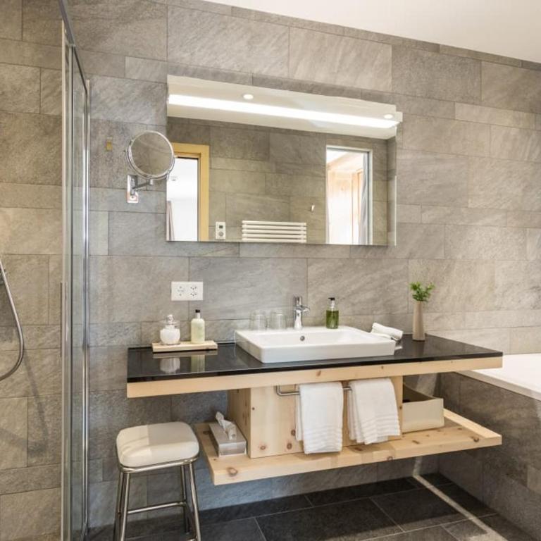 Meisser Hotel "superior" - Doppelzimmer mit Balkon und Bergblick - 1