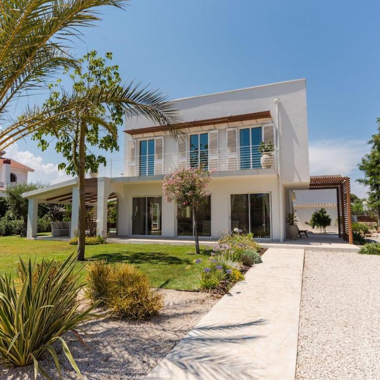 Villa with Private Saltwater Pool Near The Beach - Three-Bedroom Villa - 1