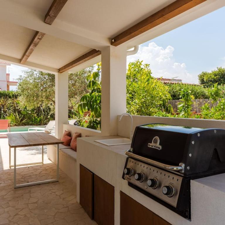 Villa with Private Saltwater Pool Near The Beach - Three-Bedroom Villa - 10