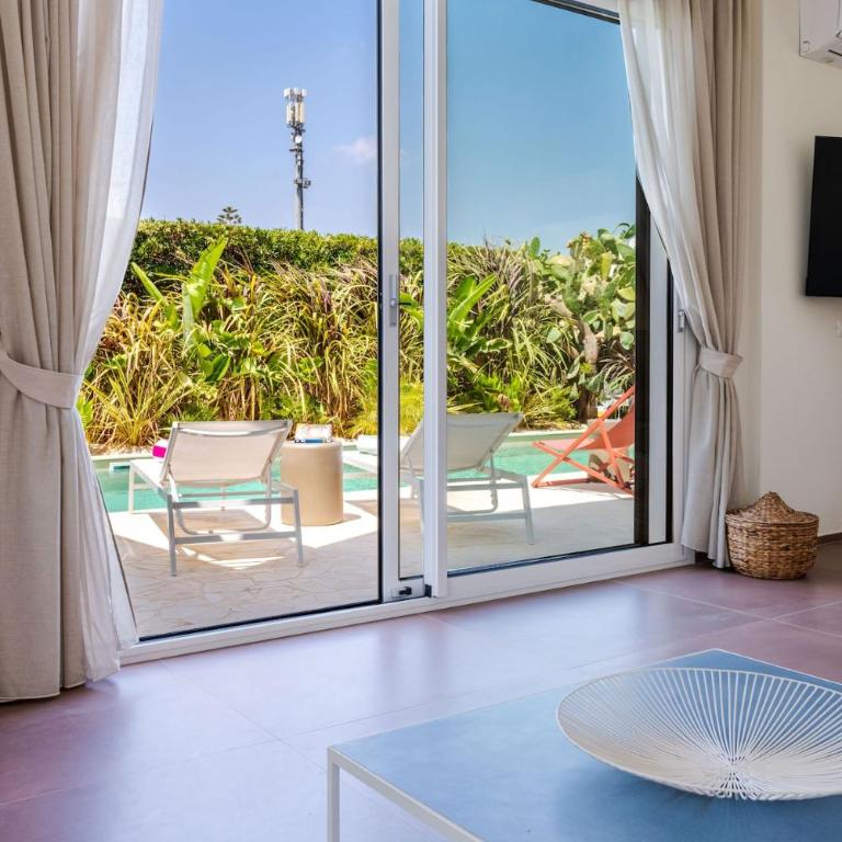 Villa with Private Saltwater Pool Near The Beach - Three-Bedroom Villa - 11
