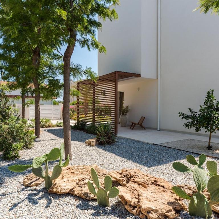 Villa with Private Saltwater Pool Near The Beach - Three-Bedroom Villa - 17