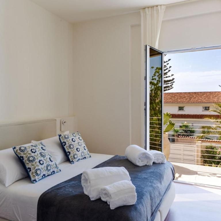 Villa with Private Saltwater Pool Near The Beach - Three-Bedroom Villa - 20