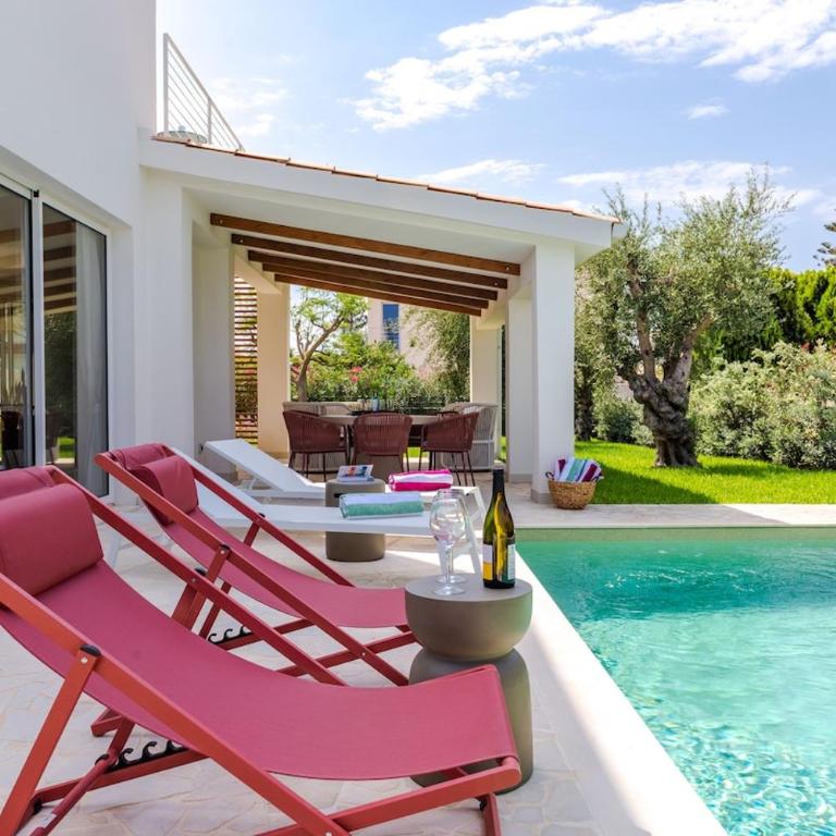 Villa with Private Saltwater Pool Near The Beach - Three-Bedroom Villa - 22